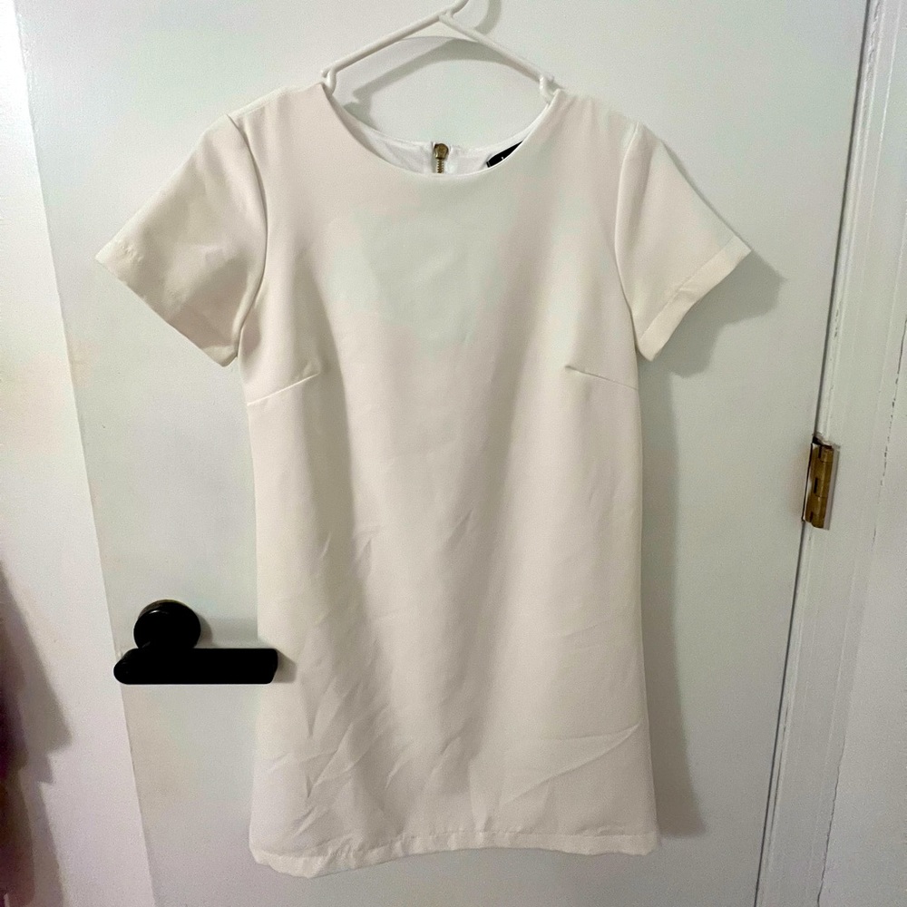 Lulu’s white dress